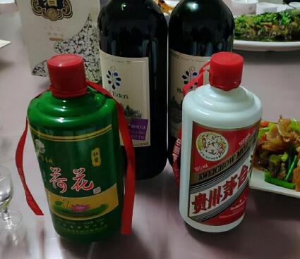 仿真飞天茅台一手批发货源,五粮液是茅台酒吗